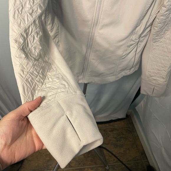 Athleta cold front hybrid Cream Quilted Jacket | size XL - Picture 7 of 11